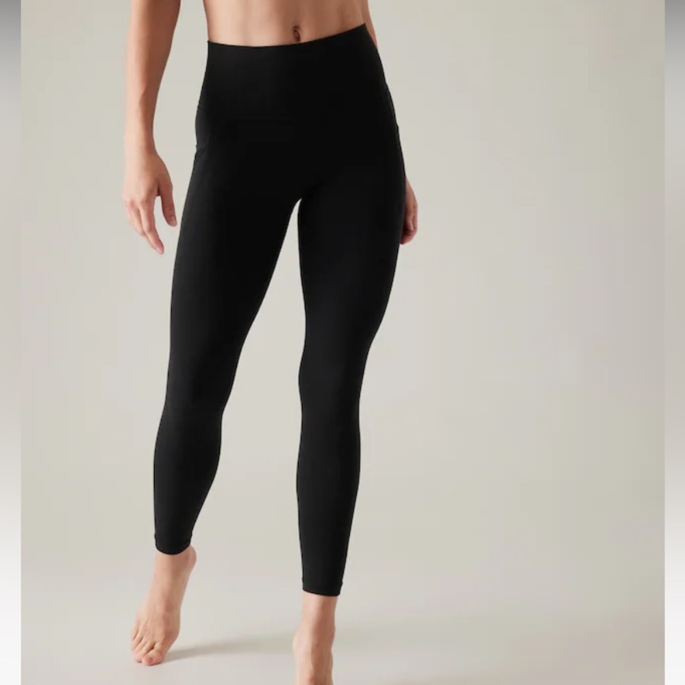 Athleta 7/8 Salutation Tight with pockets